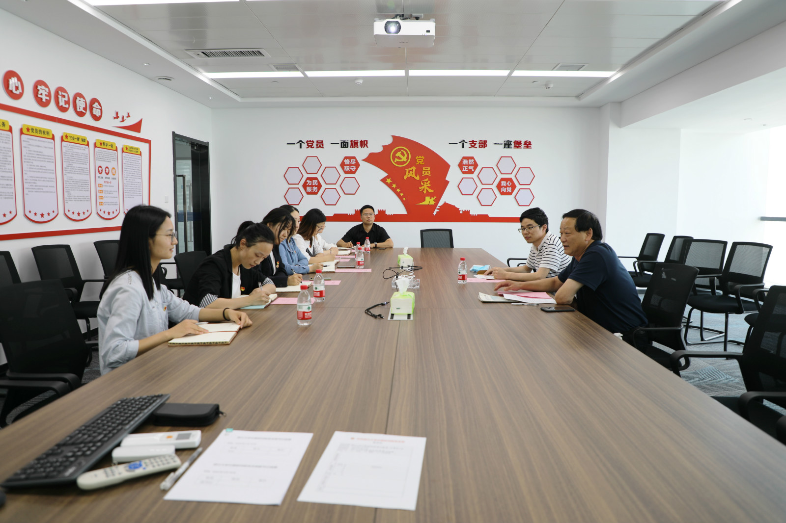 党员大会_压缩1.jpg