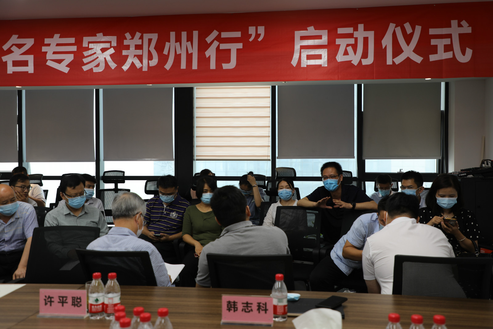 座谈3_官网.jpg